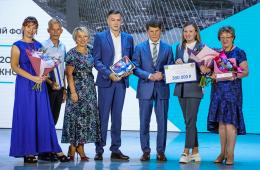 19.08.2021 Олег Кожемяко наградил лучших учителей и воспитателей Приморья, сообщает http://www.primorsky.ru  | Администрация муниципального округа город Партизанск Приморского края Официальный сайт